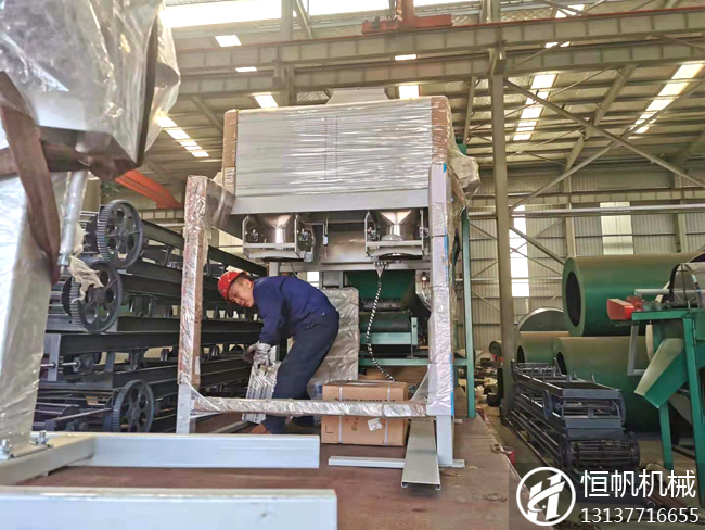 貴州貞豐縣牛糞有機肥粉狀生產線裝車發貨(圖5) 包裝機