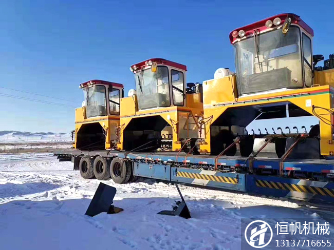 寒冷的冬季恒帆履帶翻拋機(jī)的到來(lái)為內(nèi)蒙古呼倫貝爾送來(lái)了“溫暖”(圖1) 履帶翻拋機(jī)