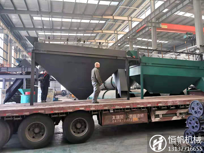 內(nèi)蒙古年產(chǎn)1萬(wàn)噸牛糞有機(jī)肥顆粒生產(chǎn)線發(fā)貨(圖1) 牛糞有機(jī)肥生產(chǎn)線設(shè)備