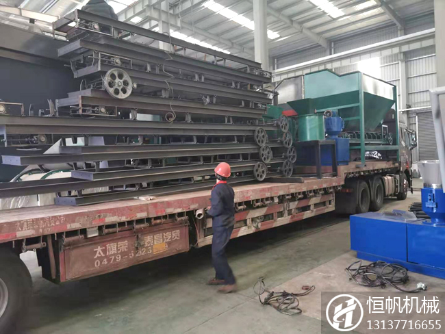 內(nèi)蒙古年產(chǎn)1萬(wàn)噸牛糞有機(jī)肥顆粒生產(chǎn)線發(fā)貨(圖4) 牛糞有機(jī)肥生產(chǎn)線設(shè)備