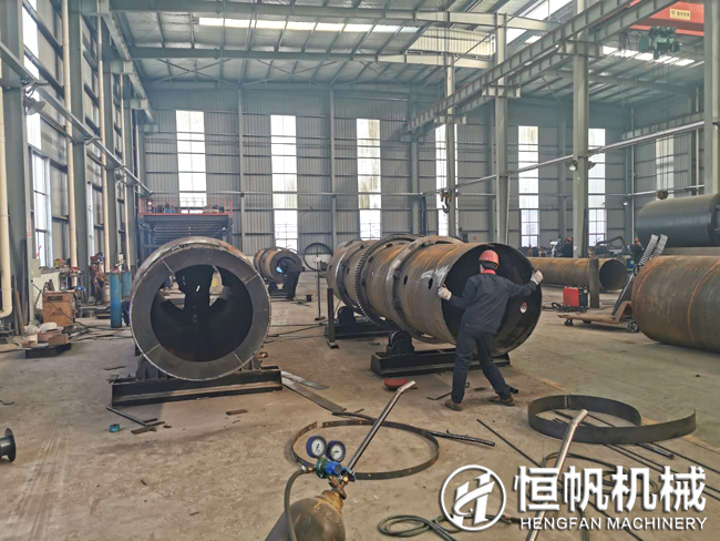 響應國家復工號召有機肥設備生產廠家恒帆機械已順利進入生產(圖2) 鄭州恒帆機械員工佩戴口罩進行工作