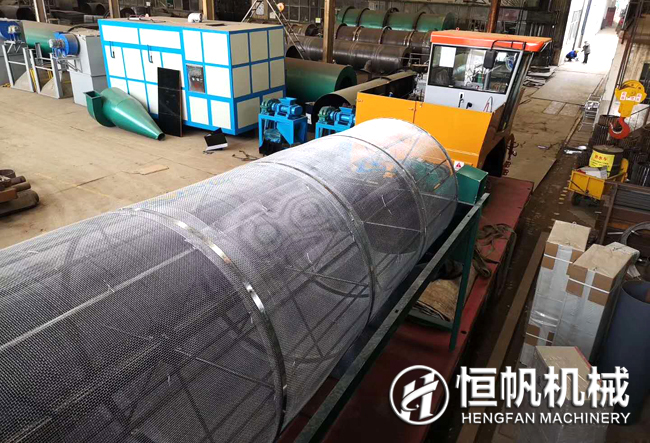 湖南年產五千噸雞糞有機肥粉狀生產線設備發貨(圖2) 湖南滾筒篩分機