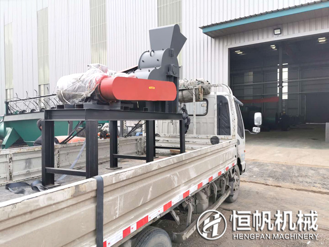 訂購單機(jī)也有驚喜!有機(jī)肥半濕物料雙級(jí)粉碎機(jī)發(fā)送至連云港(圖2) 有機(jī)肥雙級(jí)粉碎機(jī)
