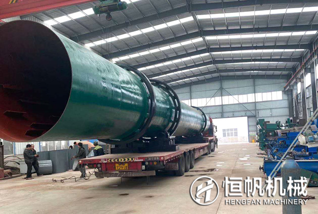 貴州年產十五萬噸雞糞有機肥生產設備發(fā)貨與安裝現(xiàn)場(圖1) 貴州年產十五萬噸雞糞有機肥生產設備