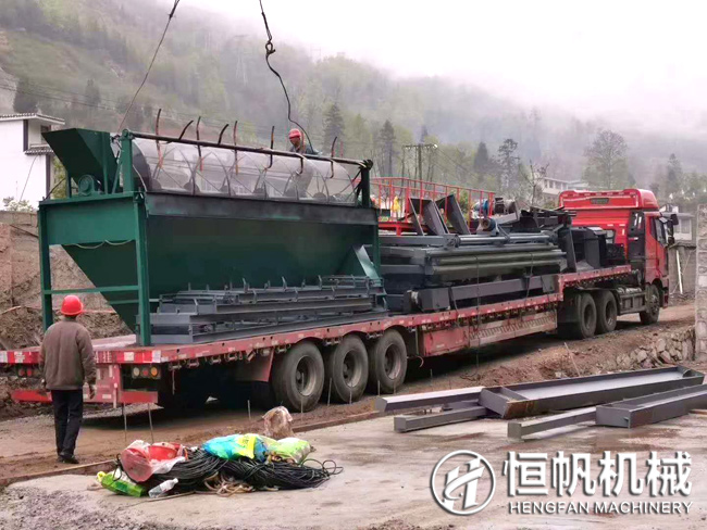 貴州年產十五萬噸雞糞有機肥生產設備發(fā)貨與安裝現(xiàn)場(圖5) 貴州年產十五萬噸雞糞有機肥生產設備