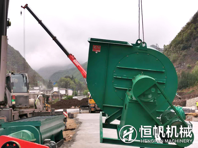 貴州年產十五萬噸雞糞有機肥生產設備發(fā)貨與安裝現(xiàn)場(圖6) 貴州年產十五萬噸雞糞有機肥生產設備