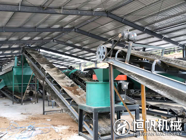 復工復產(chǎn),年產(chǎn)十五萬噸雞糞有機肥生產(chǎn)設備助力貴州肥料廠區(qū)建設(圖6) 貴州有機肥設備安裝現(xiàn)場
