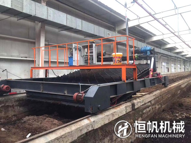 “省力、省時又省錢”自動出料進料鏈板式翻堆機在眾多有機肥設備中脫穎而出(圖1) 鏈板式翻堆機