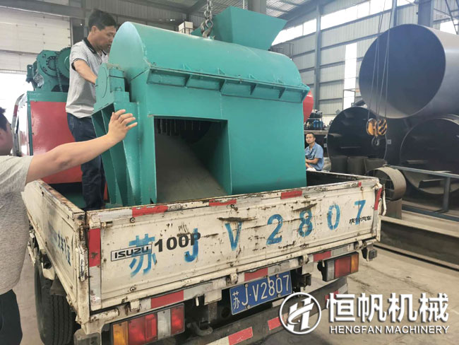 半濕物料粉碎機(jī)與對(duì)輥擠壓式造粒機(jī)齊頭并進(jìn)勇闖江蘇(圖2) 江蘇對(duì)輥擠壓式造粒機(jī)