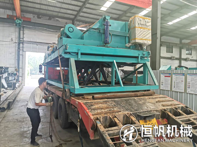 “私人訂制”六米寬槽式翻堆機發送至山西(圖1) 山西槽式翻堆機