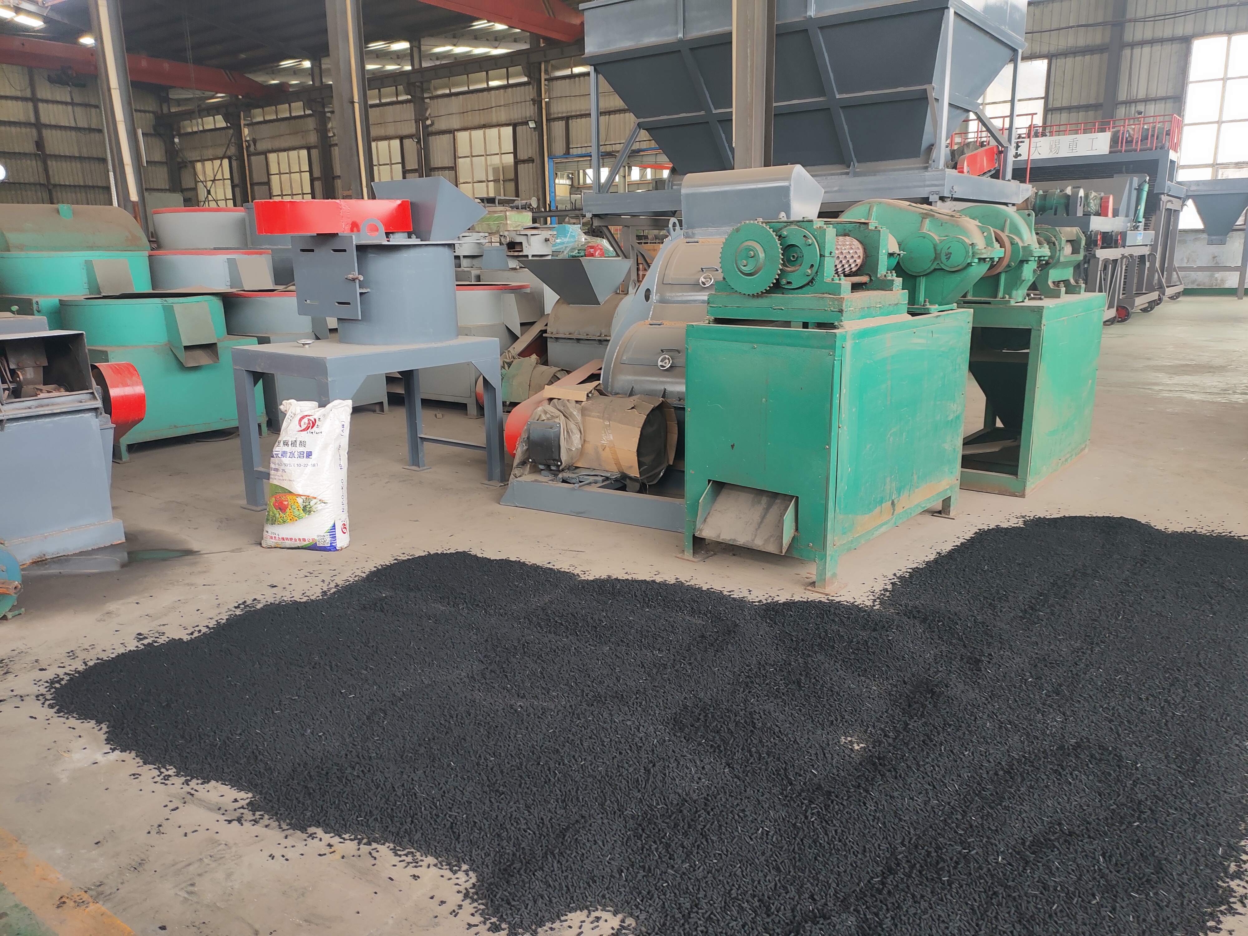 有機(jī)肥生產(chǎn)線設(shè)備廠家為您分享有機(jī)肥的10個作用(圖1) 有機(jī)肥生產(chǎn)線設(shè)備廠家為您分享有機(jī)肥的10個作用(圖1)